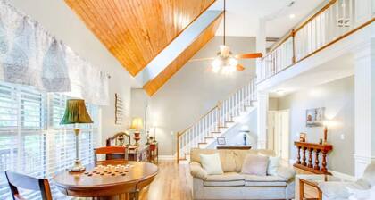 Welcome to peaceful Parkview Hollow, Gated Community 1 mile from lake!