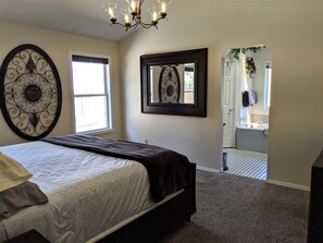 3 bedrooms, free WiFi, bed sheets, wheelchair access - Sunlit & Spacious 3 BR Home Wonderfully Located! (Boise)