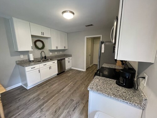 Spacious 4 bedroom home near Charleston & beaches!