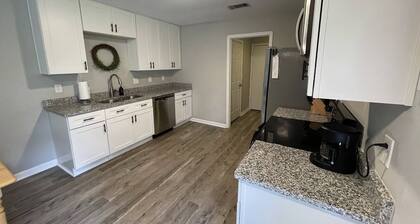 Spacious 4 bedroom home near Charleston & beaches!