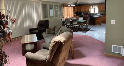 Luxury 3-Bedroom Home Next to Snowmobile Trails