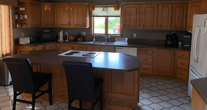 Luxury 3-Bedroom Home Next to Snowmobile Trails