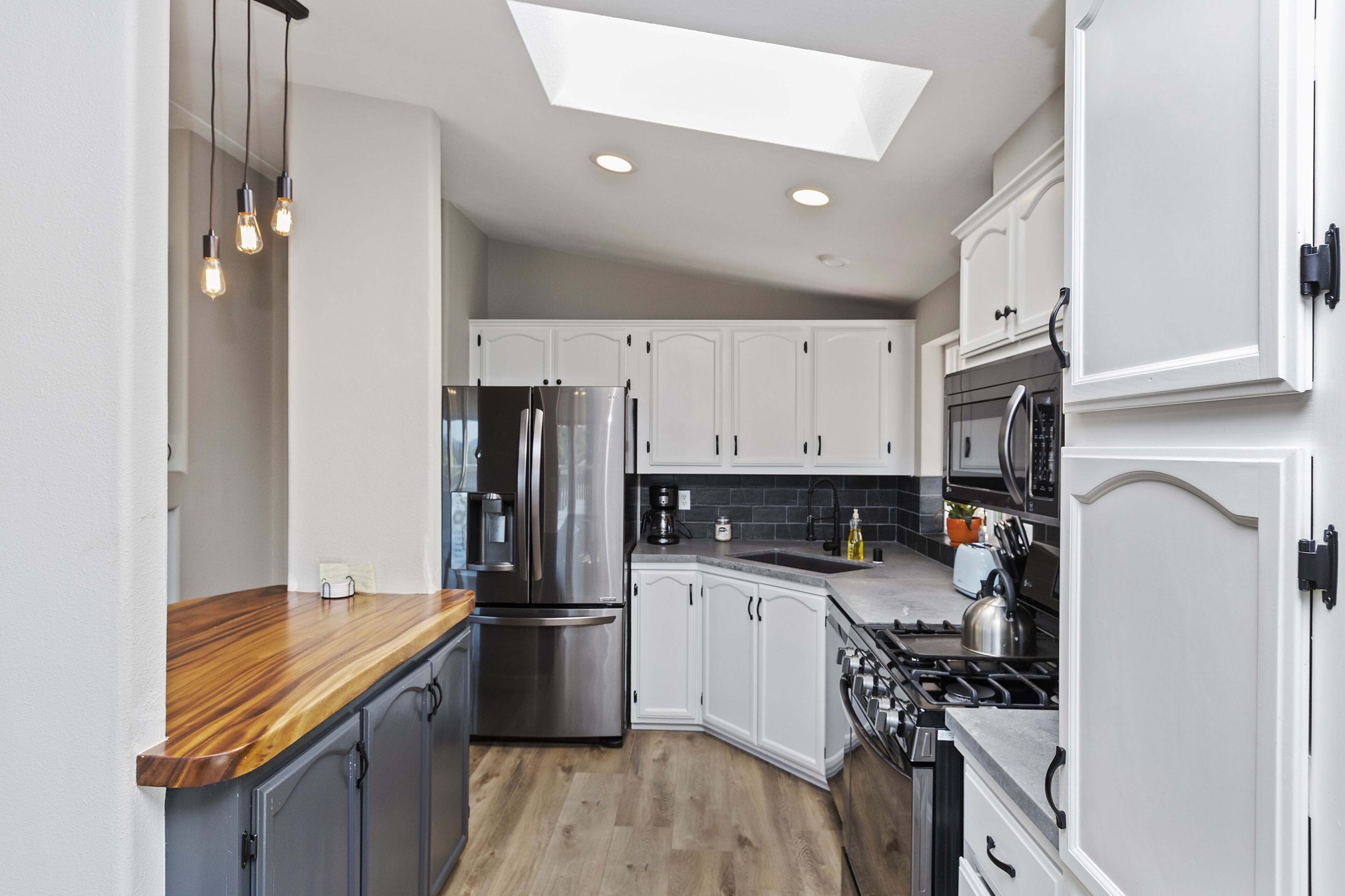 ثلاجة، ميكروويف، فرن، موقد طهي مسطح