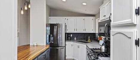 Refrigerador, microondas, horno, placa de cocina
