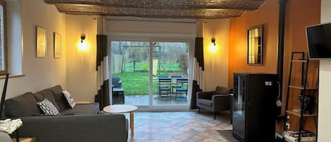 Smart TV, fireplace, table tennis