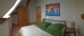 2 Schlafzimmer, Reisekinderbett, kostenloses WLAN, Bettwäsche