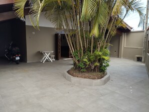 Terrace/patio - House 50 meters from the beach - Balneário Flórida - PG (SP)