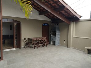 Terrace/patio - House 50 meters from the beach - Balneário Flórida - PG (SP)