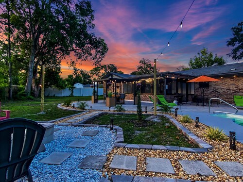 SWEET HOME With Private Pool, Patio,& Huge backyard.