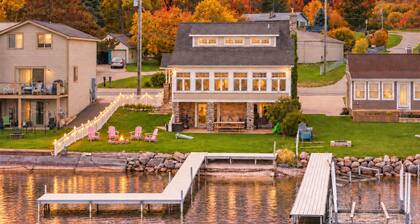 Lakeside, New Large Dock & Mooring Ball. On beautiful Lake Charlevoix 🥂