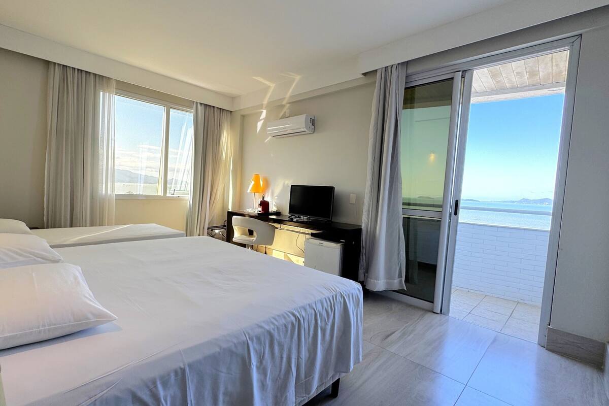 Quarto casal ou duplo luxo FRENTE MAR 