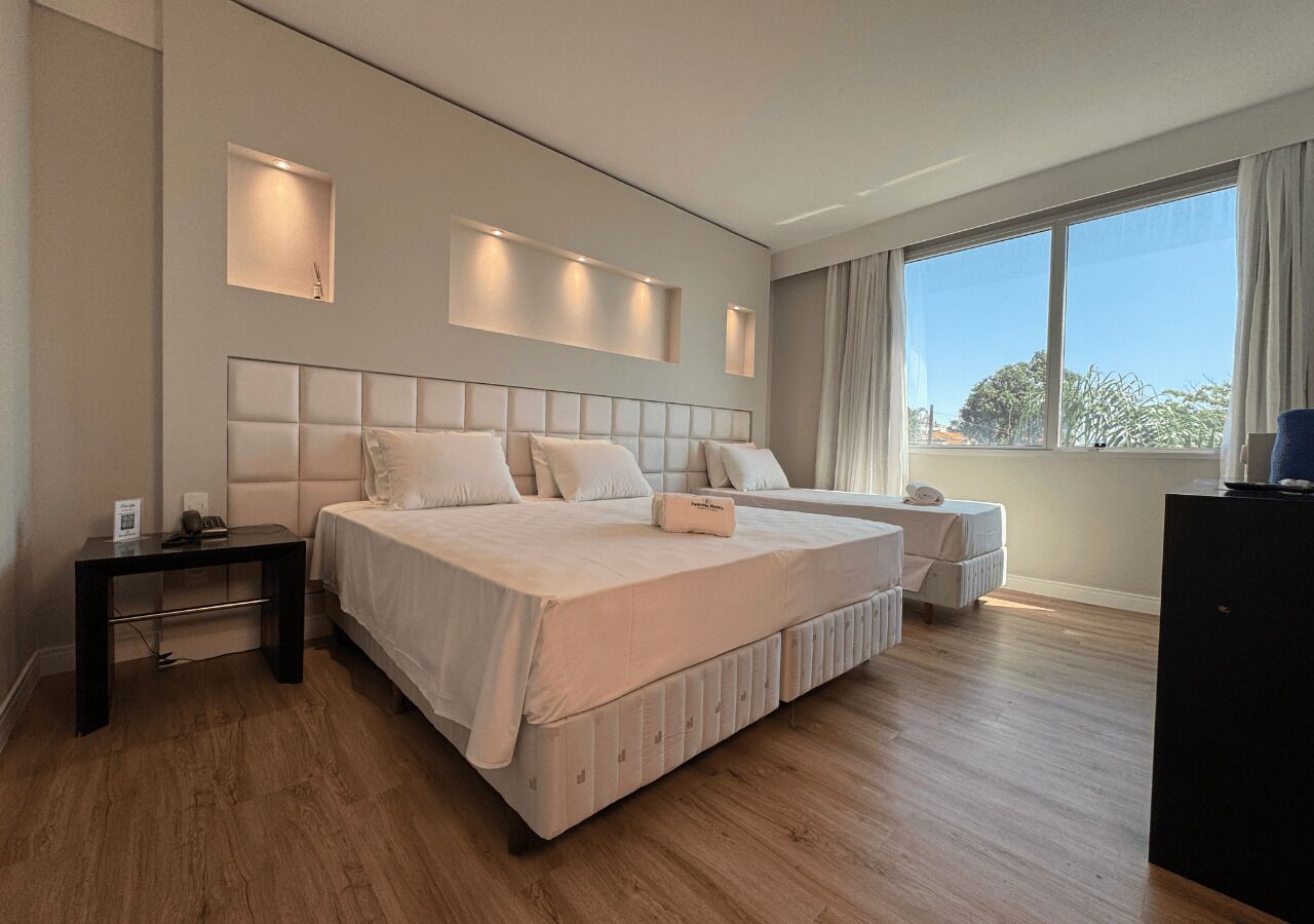 Habitación Deluxe con 1 cama doble o 2 individuales | Caja fuerte, escritorio, espacio para trabajar con un portátil