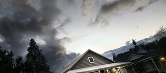 Bethany’s - Charming 4-bedroom Historic Home in Downtown Jackson