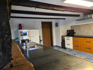 Fridge, microwave, oven, stovetop - House Betula Elpe (Olsberg)