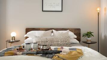 5 bedrooms, desk, travel cot, free WiFi
