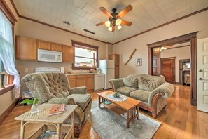 TV, stereo - Shaman Suite, Zia My Retreat (New Haven)