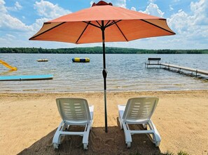 Plage, chaises longues