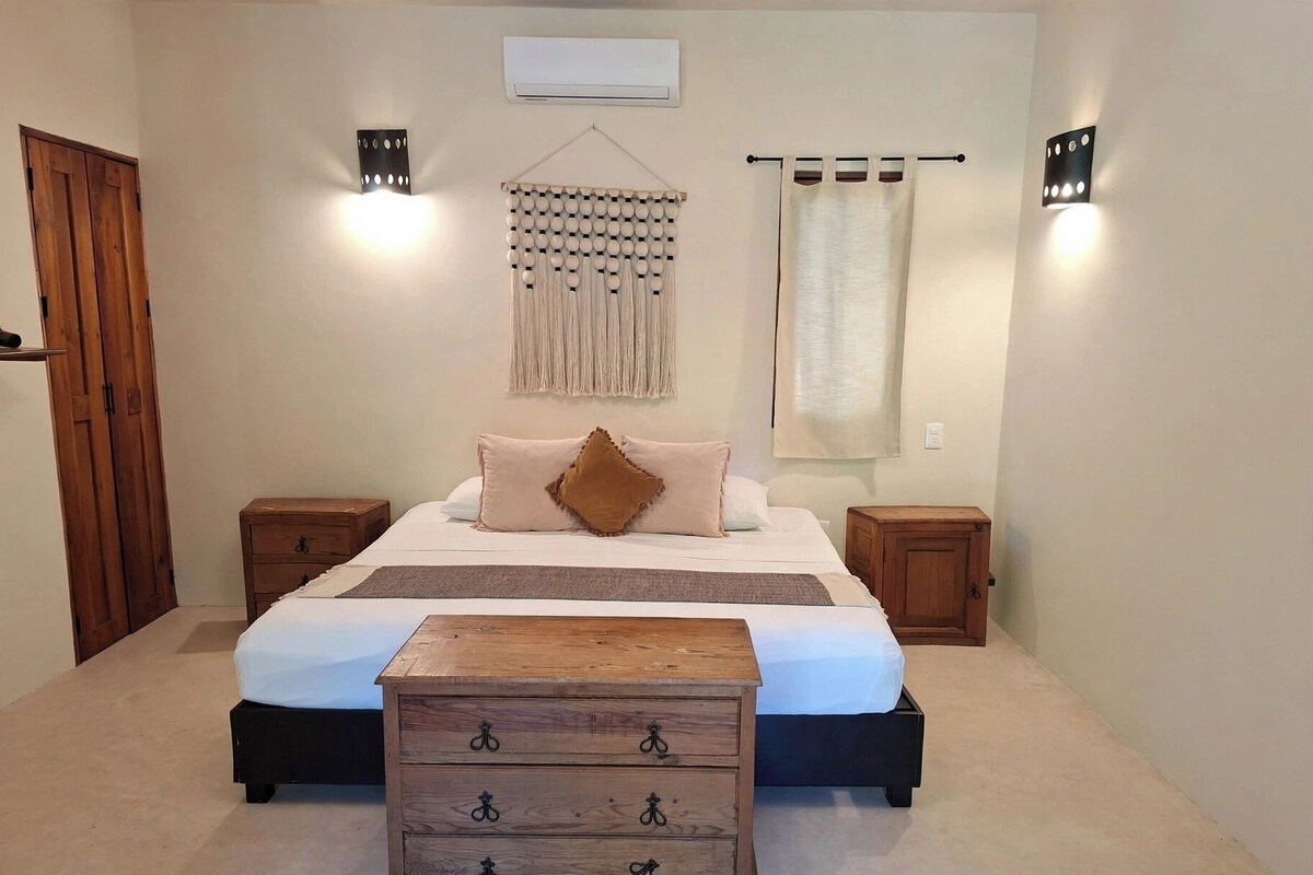 Premium bedding, down comforters, in-room safe, laptop workspace