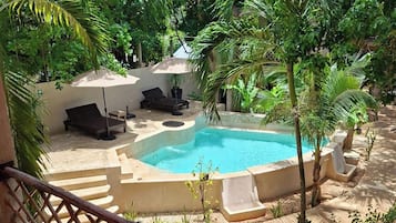 Exercise/lap pool