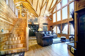 Interior - KNOTTYWOOD 🌟 Upscale, Elegant, Award-Winning! You can split  payments 3 ways. (Gatlinburg)