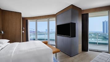 Deluxe Suite, 1 King Bed (Balcony) | Minibar, in-room safe, desk, laptop workspace