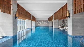 Indendørs pool