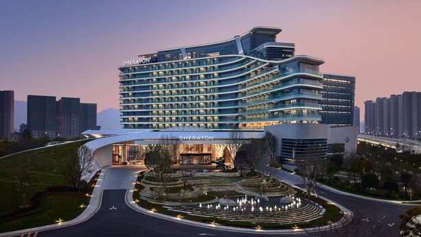 A Sheraton hotel with a modern design, featuring multiple balconies and a landscaped entrance area. - Sheraton Zhaoqing Dinghu (Zhaoqing)