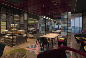 每日供应自助式早餐（每人 CNY 46）