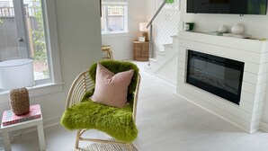 Smart-TV og peis