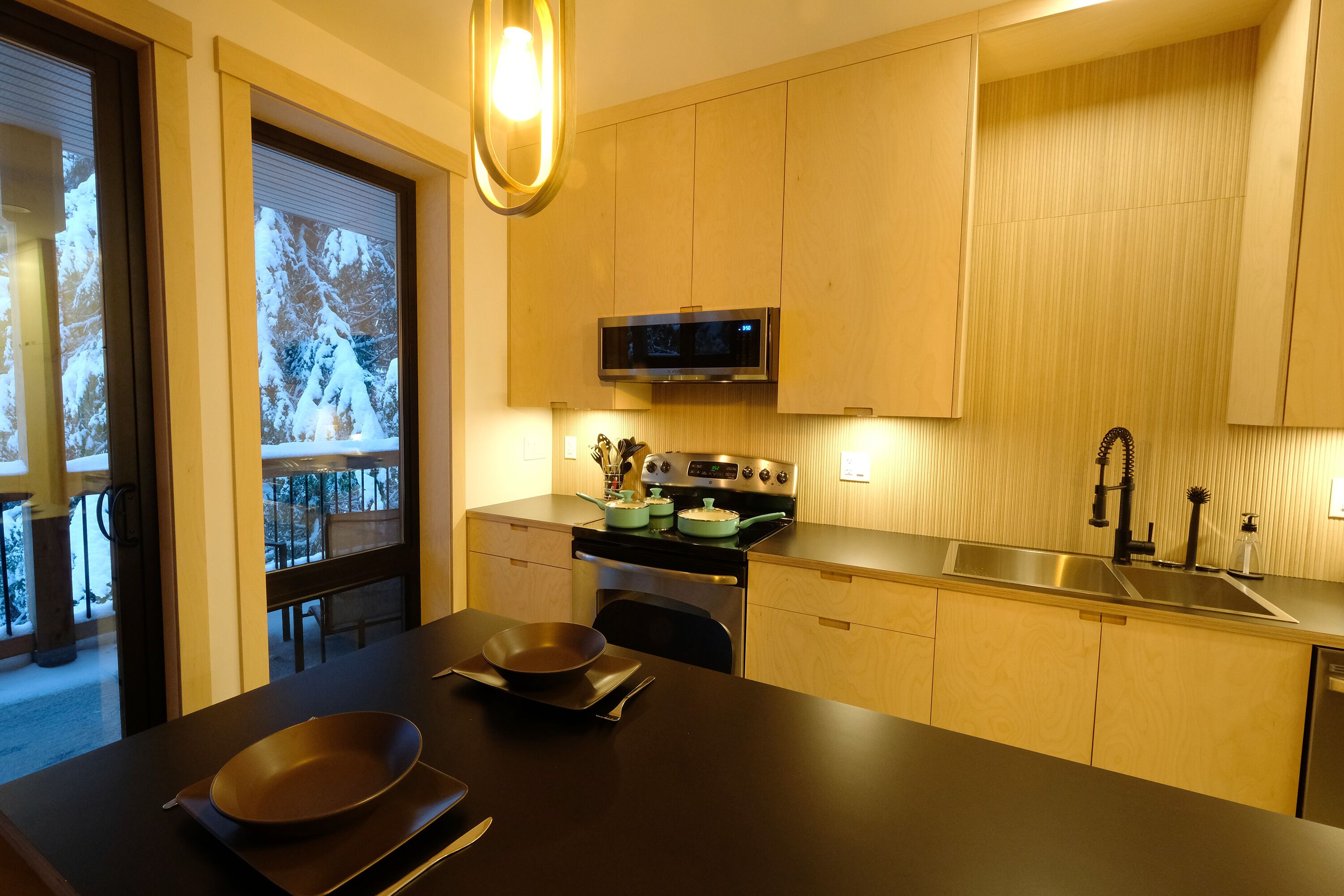 Kühlschrank, Mikrowelle, Ofen, Herdplatte