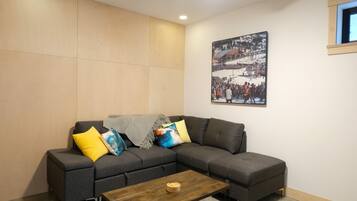 Smart TV, libri, impianto stereo