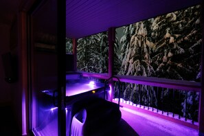 Indoor spa tub