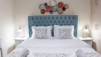 City apartman, 1 queen (nagyméretű) franciaágy és egy kinyithatókanapé, erkély, kilátással a városra | 1 hálószoba, egyedi dekoráció, íróasztal és sötétítőfüggöny