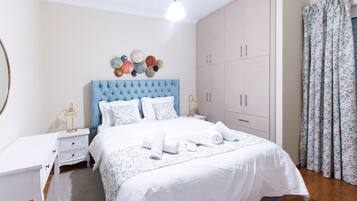 City Apartment, 1 Queen Bed with Sofa bed, Balcony, City View