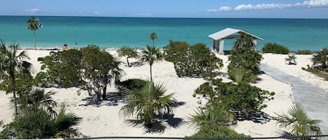 Strand | På stranden, solstolar och strandhanddukar