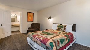 Standard Room | Laptop workspace, free WiFi, bed sheets - High Desert Inn (Salina)