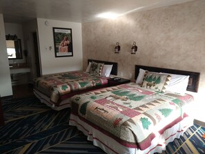 Habitación estándar | Espacio para trabajar con laptop, wifi gratis y ropa de cama 