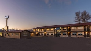 Exterior - High Desert Inn (Salina)