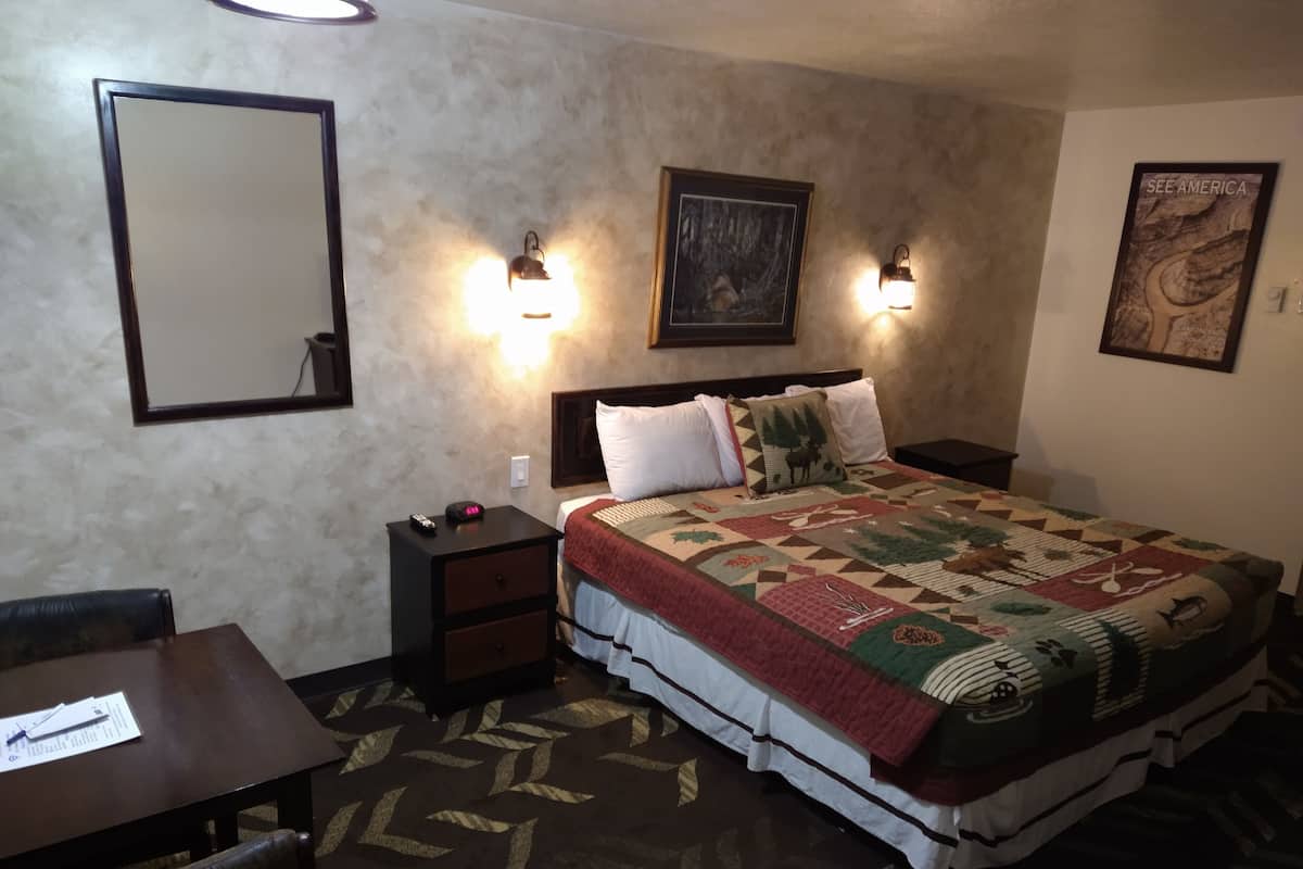Standard Room | Laptop workspace, WiFi (free), bed sheets