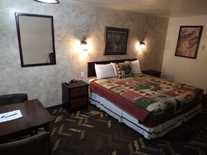 Habitación estándar | Espacio para trabajar con laptop, wifi gratis y ropa de cama 