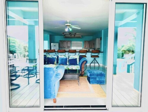 Luxury 4 bedrooms with pool by the golf course