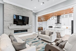 Smart TV, fireplace