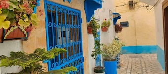 Très jolie Riad, style Andalous au centre ville de Bizerte à 10 min de la plage!