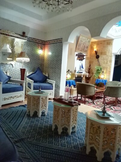 Très jolie Riad, style Andalous au centre ville de Bizerte à 10 min de la plage!