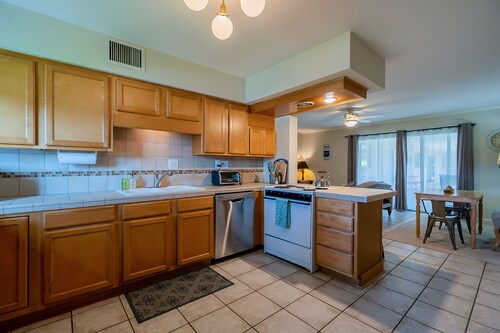 Arts District: Old Town Scottsdale. 2 BR 1st Fl.  Disponibilité ouvre en Avril.