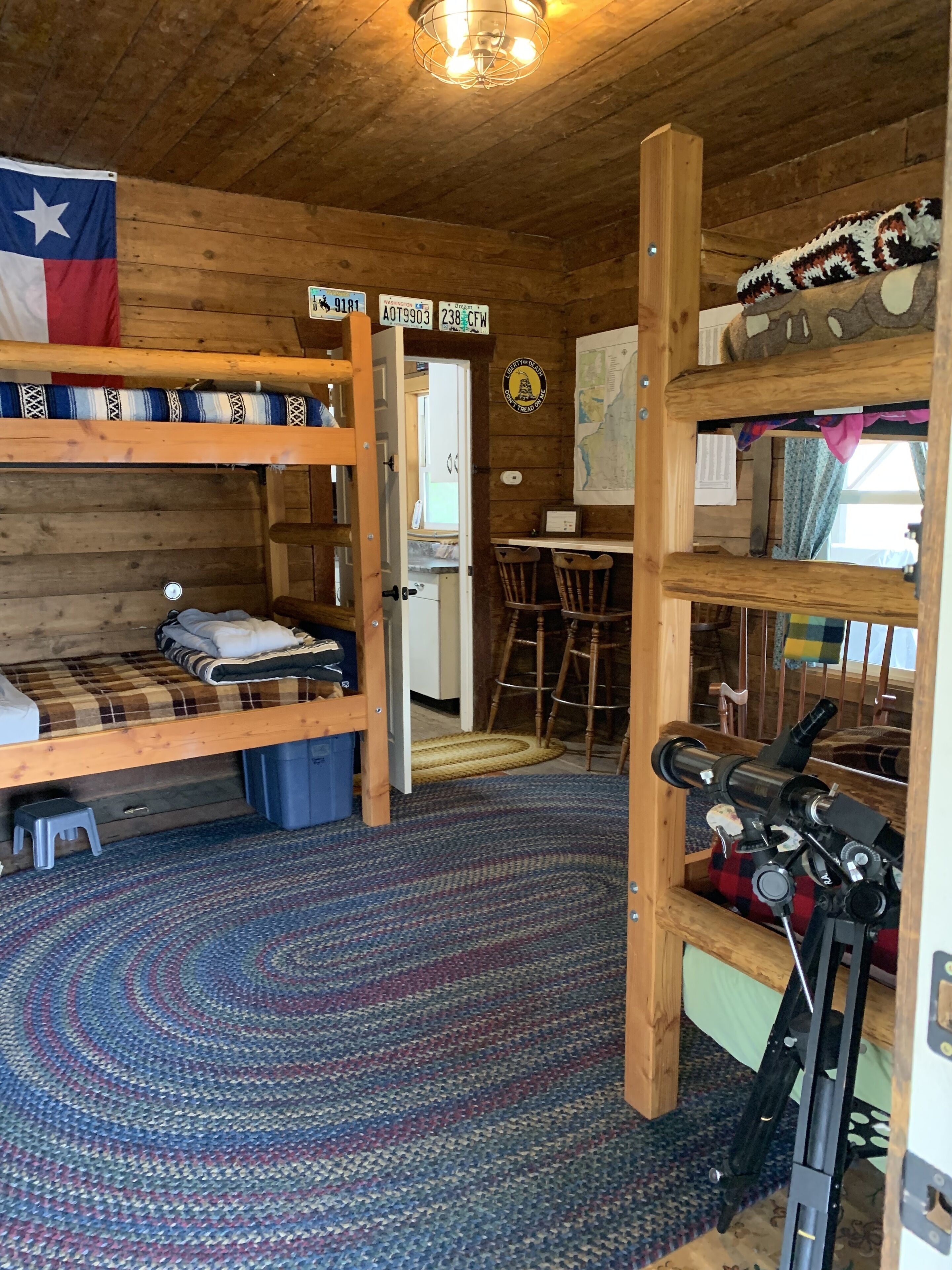 2 bedrooms, travel cot, free WiFi, bed sheets