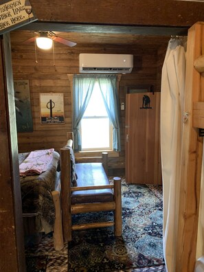 2 bedrooms, travel cot, free WiFi, bed sheets
