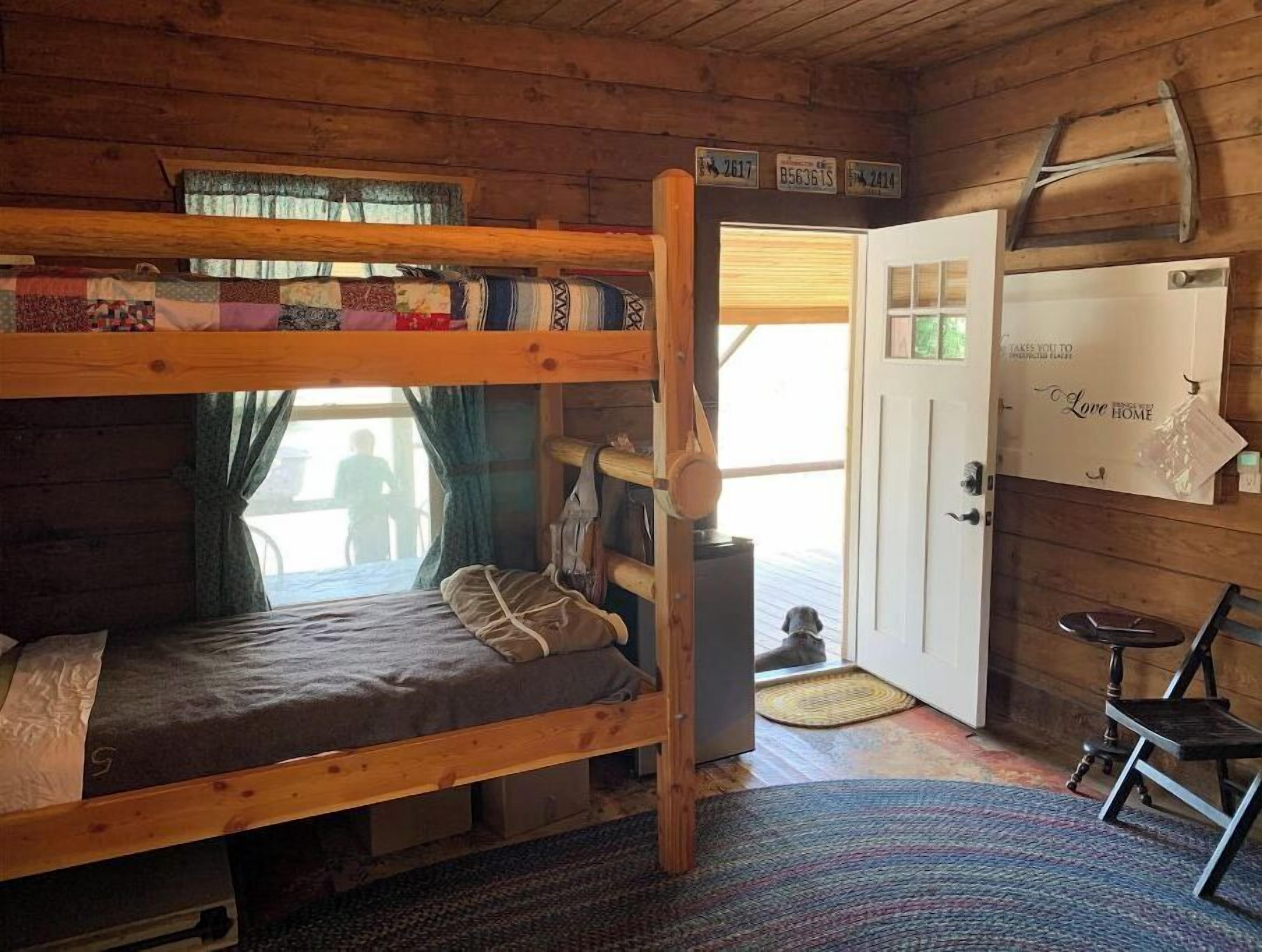 2 bedrooms, travel crib, free WiFi, bed sheets