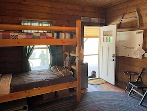 2 bedrooms, travel cot, free WiFi, bed sheets