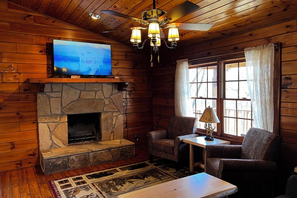 Smart TV, chimenea, reproductor de DVD, futbolito
